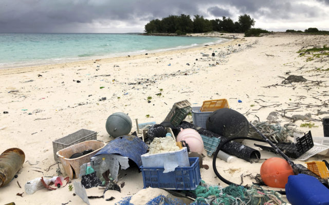 Study: 1 to 2 million tons of US plastic trash go astray
