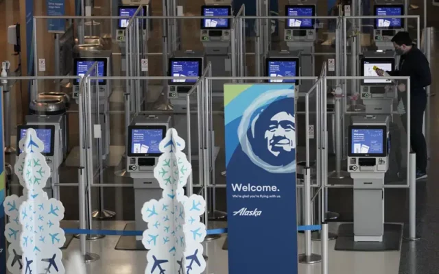 Alaska Airlines nudges passengers to mobile boarding passes